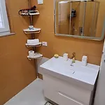 Quarto em Acomodações Particulares Guest Guri *